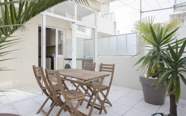 Liiiving - Terrace Downtown Apartment