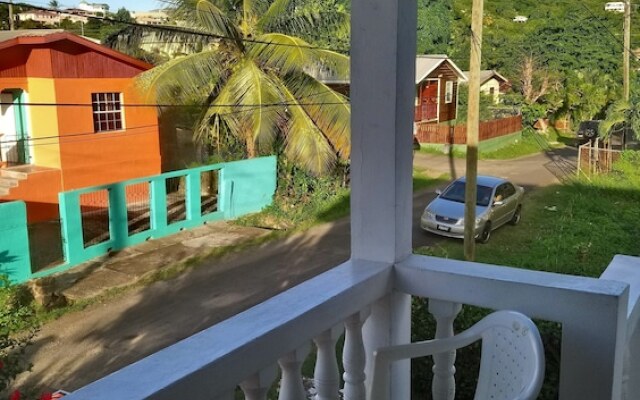 Tropical Breeze Guesthouse and Furnished Apartments