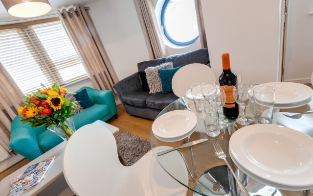 Base Serviced Apartments - The Docks