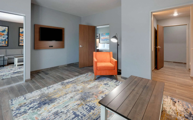 La Quinta Inn & Suites by Wyndham Jacksonville TX