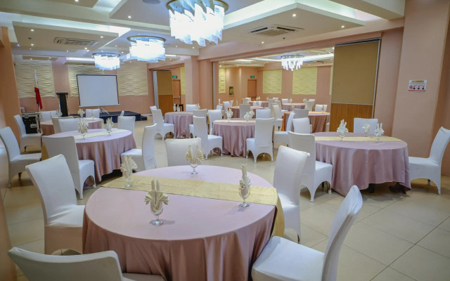 New Dawn Hotel Plus