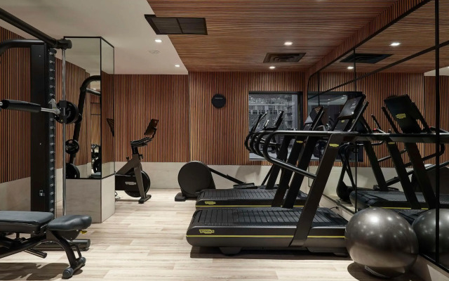 Vogue Hotel Montreal Downtown, Curio Collection by Hilton