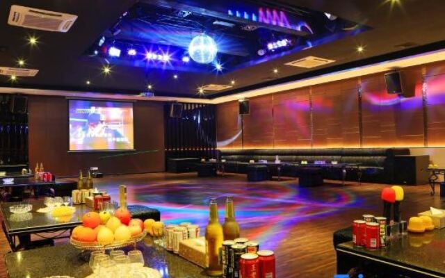 Yunfu Xinxing Longshan Hot Spring Hotel