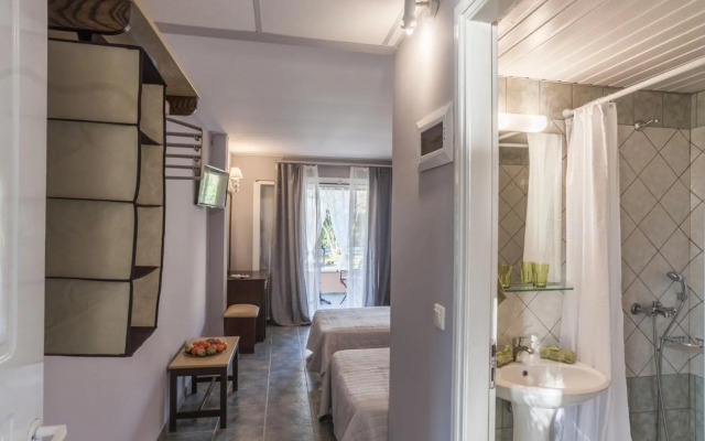 Tellis Holiday Rooms By Hotelius