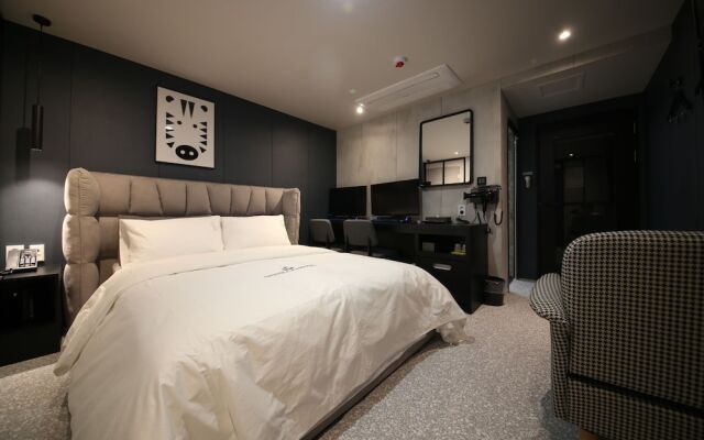 Gorilla Hotel the Wonju