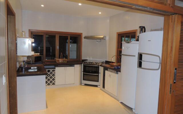 Casa com 7 suites em Correas - Petropolis