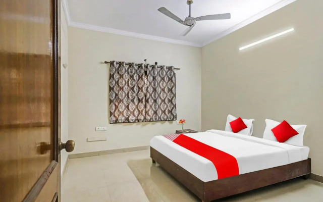 OYO 87614 Altima Suites