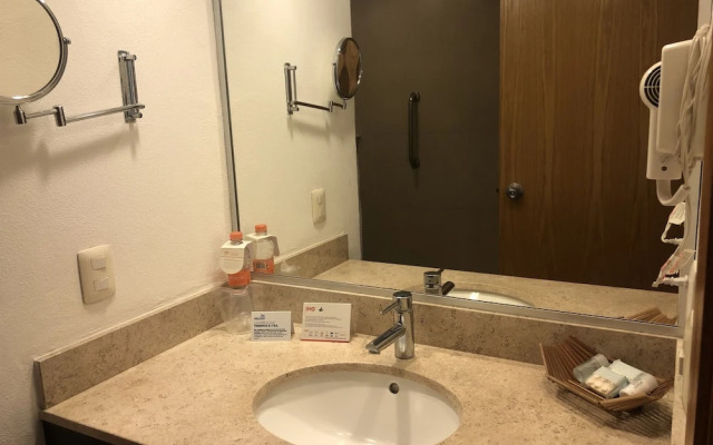 Holiday Inn Express Manzanillo