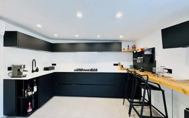 YourHome - AC Luxury House