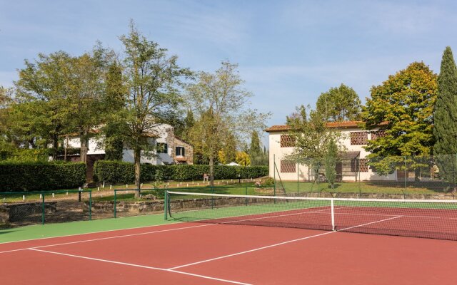 Fattoria Pagnana suites and pool