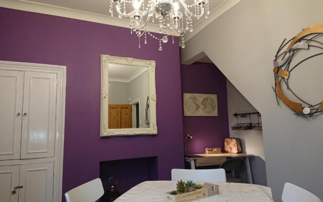 Entire 2-bedroom house with garden