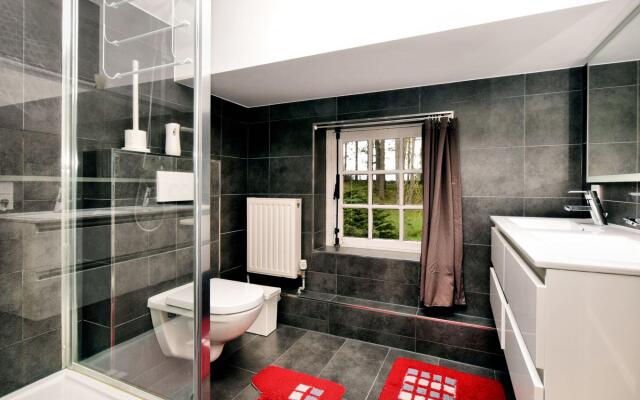 Luxury holiday home in Érezée with bubble bath and sauna