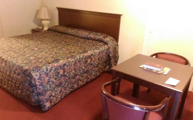 Candlewick Inn And Suites