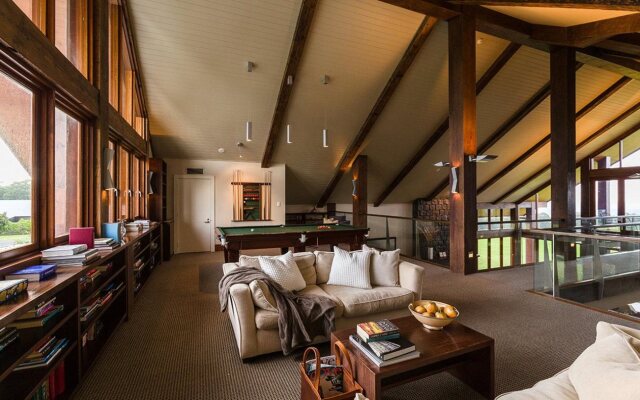 Spicers Peak Lodge
