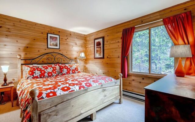 Chalet de Neige by RedAwning