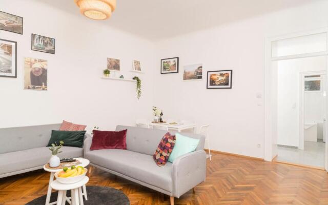 Spittelau Chillout Lounge by ichbucheAT