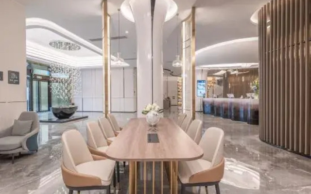 Nanjing Jiangbei New District University of Technology Atour Hotel