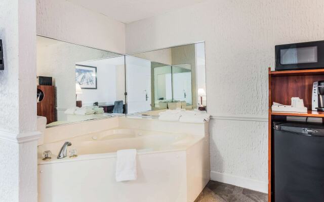 The Blu Hotel Blue Ash Cincinnati, Ascend Hotel Collection