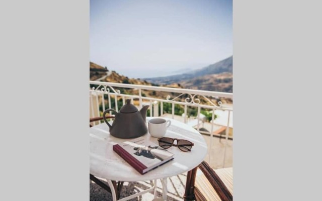 Rustic House in nature-Saktouria