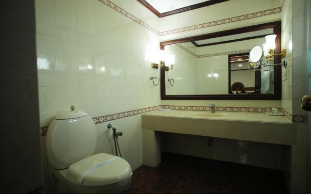 Oyo Premium Cochin Airport Extension