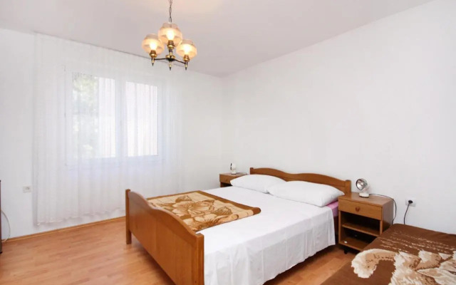Apartments with a parking space Murter - 5084