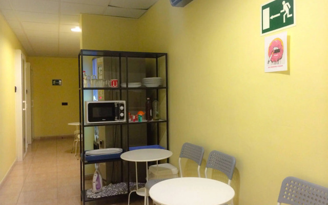 Barcelona City North Hostal