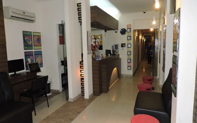 OYO 106 Zodiac Golden Palace Hotel