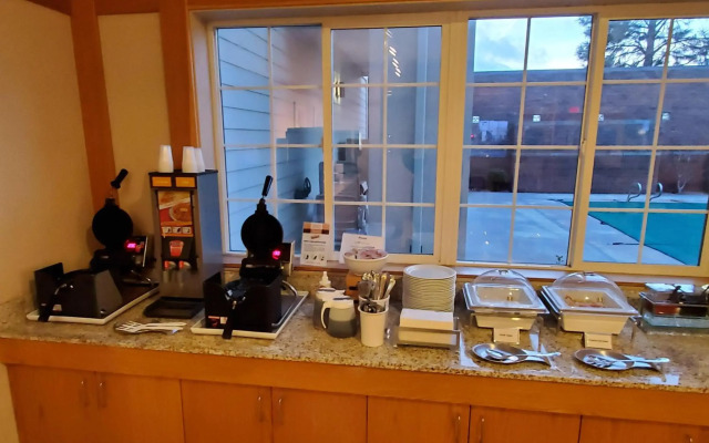 Country Inn & Suites by Radisson, Bend, OR