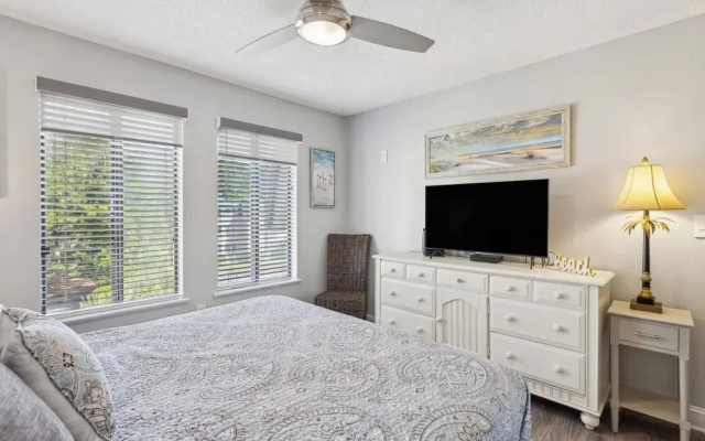 Seaside Bliss Retreat Coastal Condo for 6