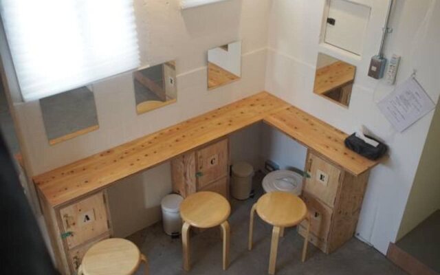 NEW WORLD INN - Hostel
