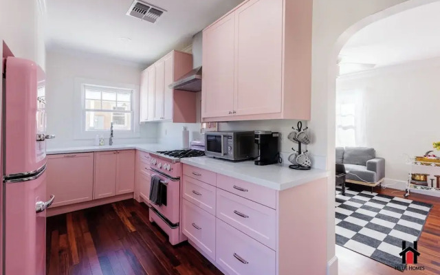 Remodeled 1920s Bungalow & Retro Casita