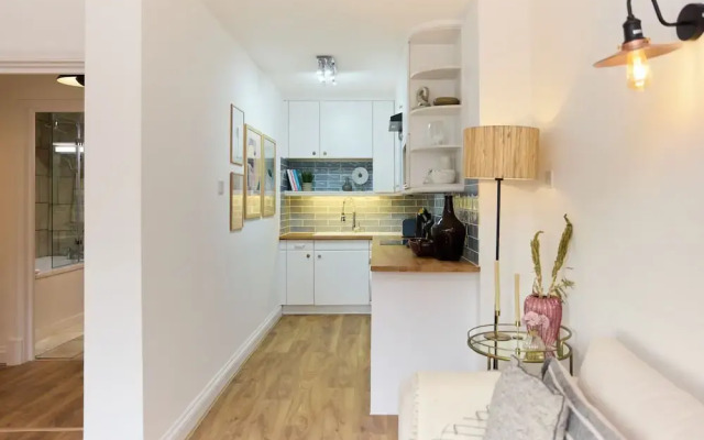 The Goodge Street Place - Bright 2bdr Flat