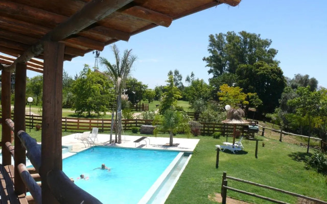 Cabanas De La Ribera