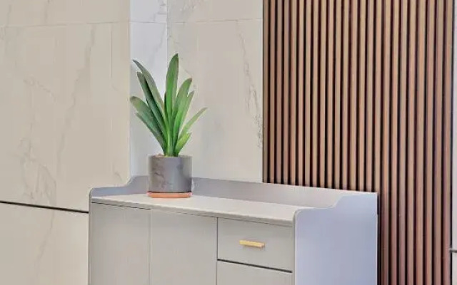 Poleon Service Apartment