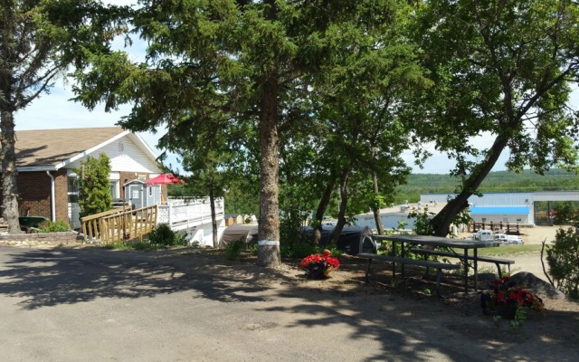 Athabasca Lodge Motel
