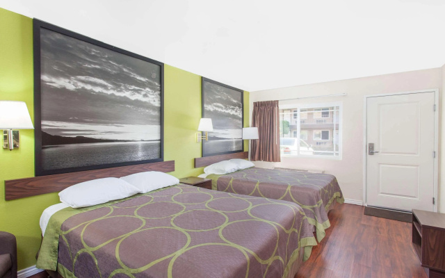 Super 8 by Wyndham Los Angeles/Alhambra