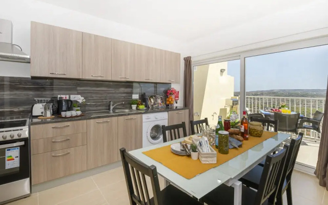 Summer Breeze with Panoramic terrace by Getaways Malta