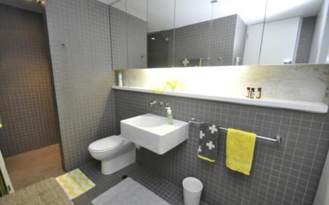 Darlinghurst Self-Contained Modern One-Bedroom Apartment (313 BUR)