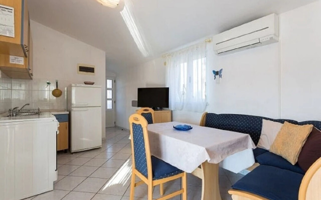 Petra - 50 m From Pebble Beach - A1-gornji