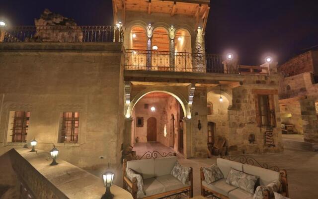 Abu Hayat Cave Suites