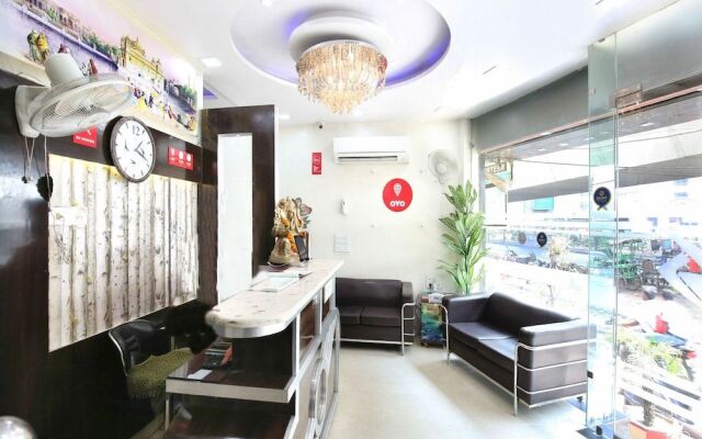 OYO 8766 Hotel DS Regency