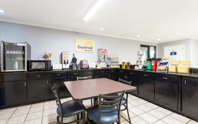 Days Inn By Wyndham Lugoff