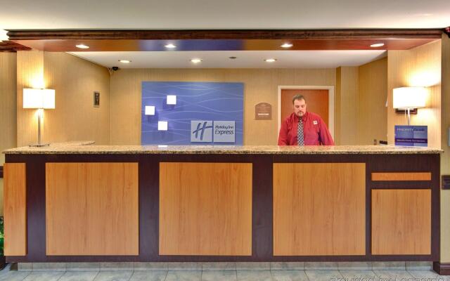 Holiday Inn Express Flint-Campus Area by IHG
