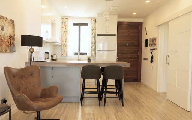 Elegant Two-bedroom Apartment in Upscale Surroundings