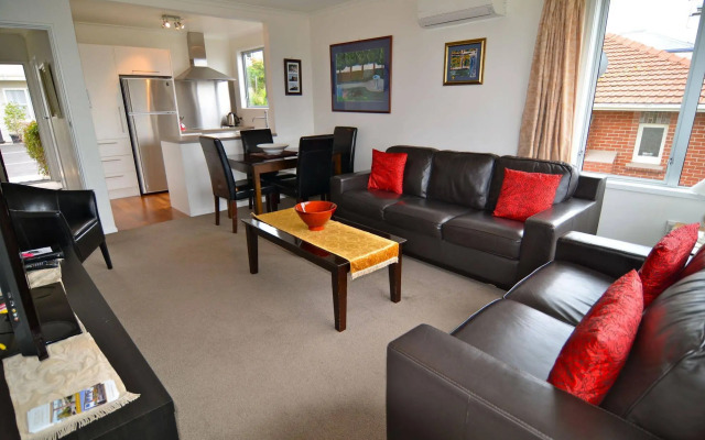 Roslyn Apartments