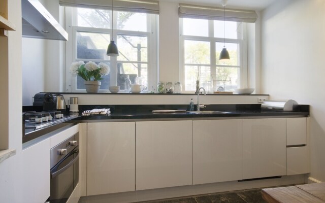 Modern & Luxurious 2 Bedroom Apartment