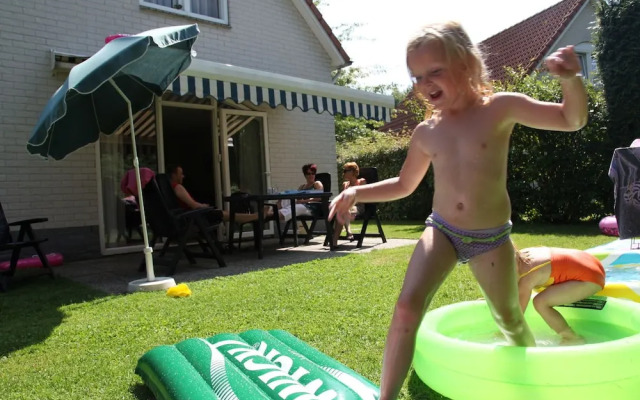 Comfortable Villa with Combi-Microwave in Green Surroundings