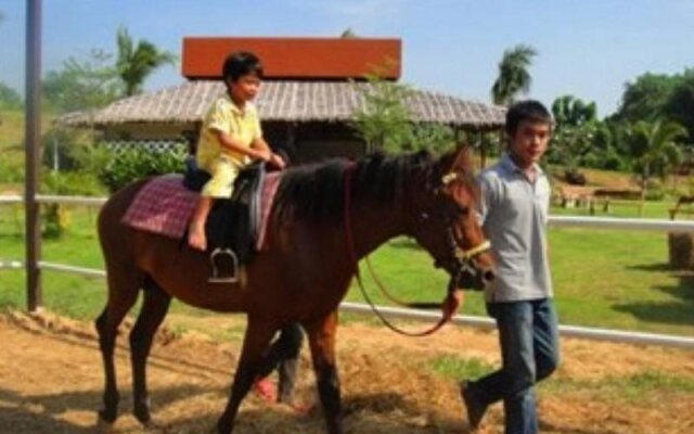 Archa Buri Resort