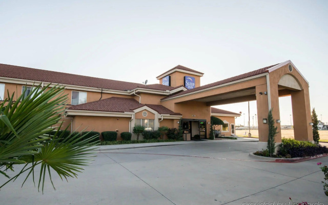 Clarion Inn & Suites DFW North