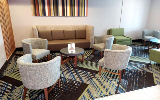 Holiday Inn Express Maspeth by IHG